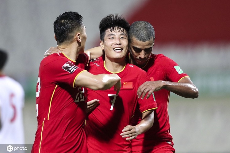 12强赛：武磊2射1传+补时绝杀 国足3-2险胜越南